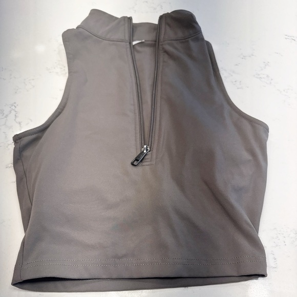 Sleek Gray Zip-Up Sports Bra - Picture 1 of 4